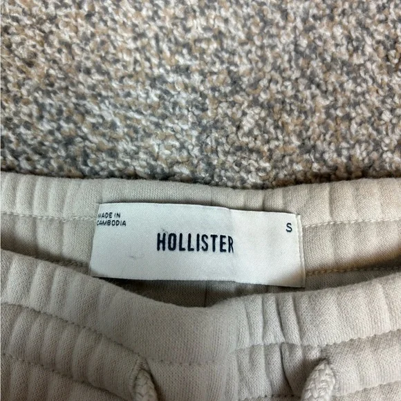 Hollister mid thigh tan‎ loose shorts - Picture 5 of 6